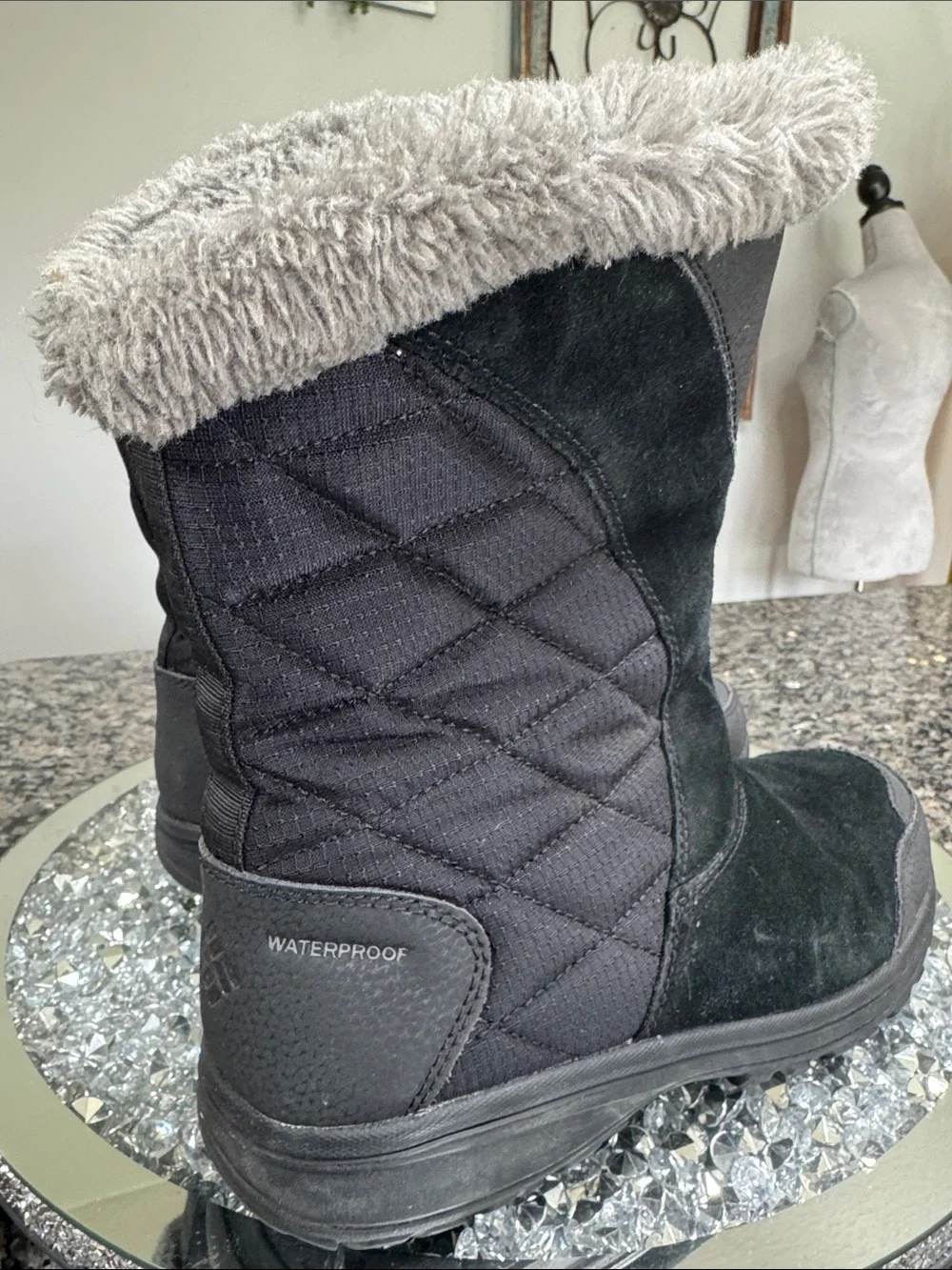 Columbia Black Faux-Fur Cuff Insulated Winter waterproof Boots EUC 7.5